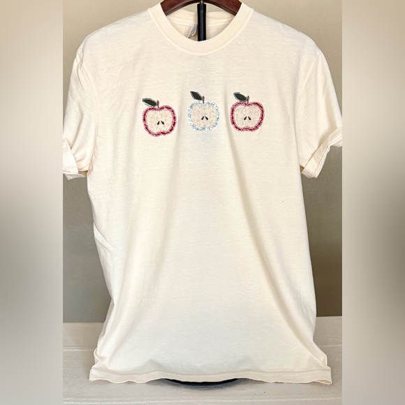 Apple patchwork tee size medium - Picture 2 of 4